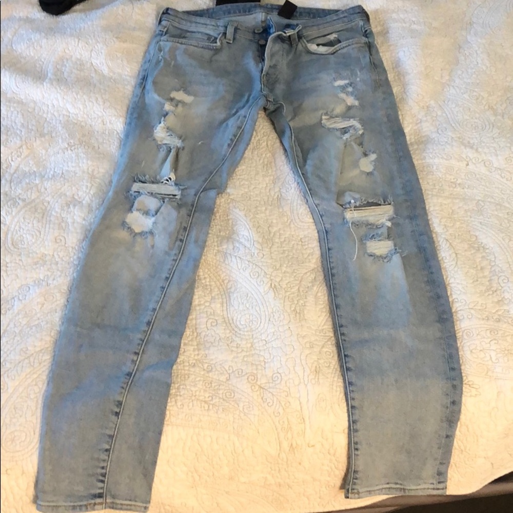 Ripped jeans size 31! Worn only a few times!